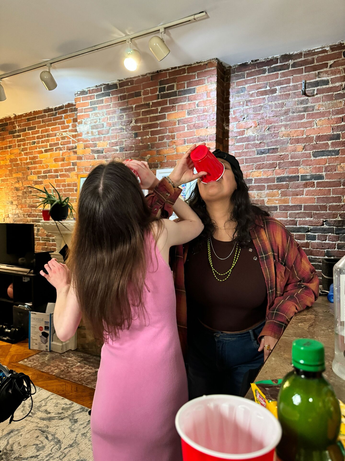 Behind the scenes on Eve — still 6 of 15