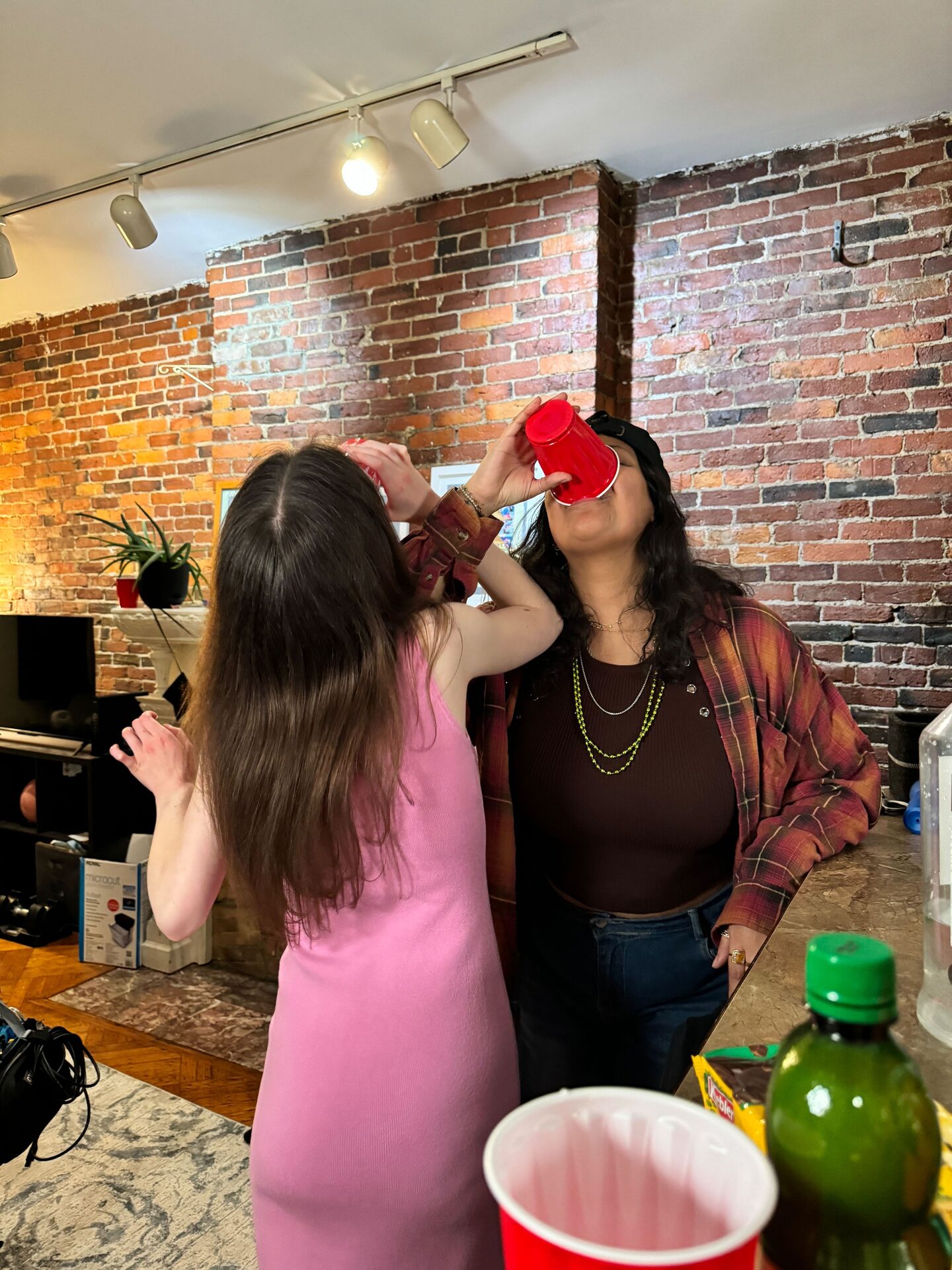Behind the scenes on Eve — still 10 of 15