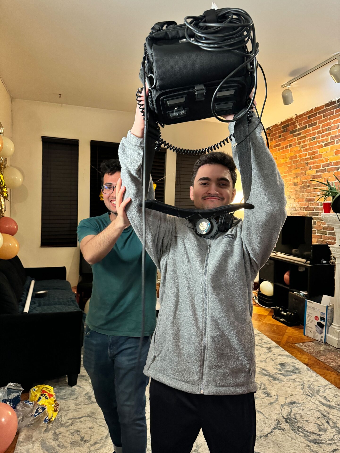 Behind the scenes on Eve — still 11 of 15